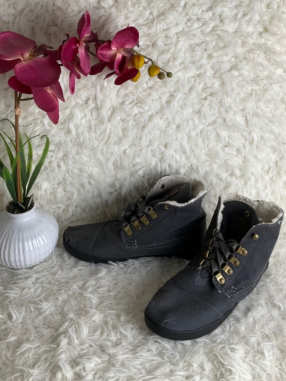 TOMS WOMENS GRAY ANKLE BOOTS~SIZE 8.5!